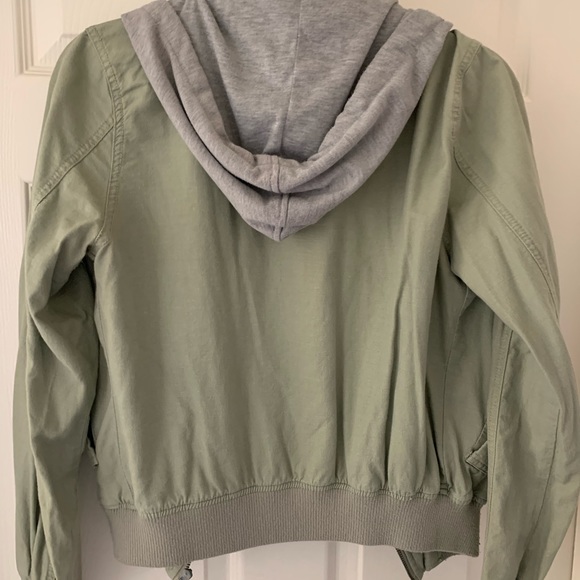 pull over jacket..size small - Picture 2 of 2